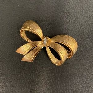 Vintage Avon Rhinestone Gold Plated Ribbon Bow Broach